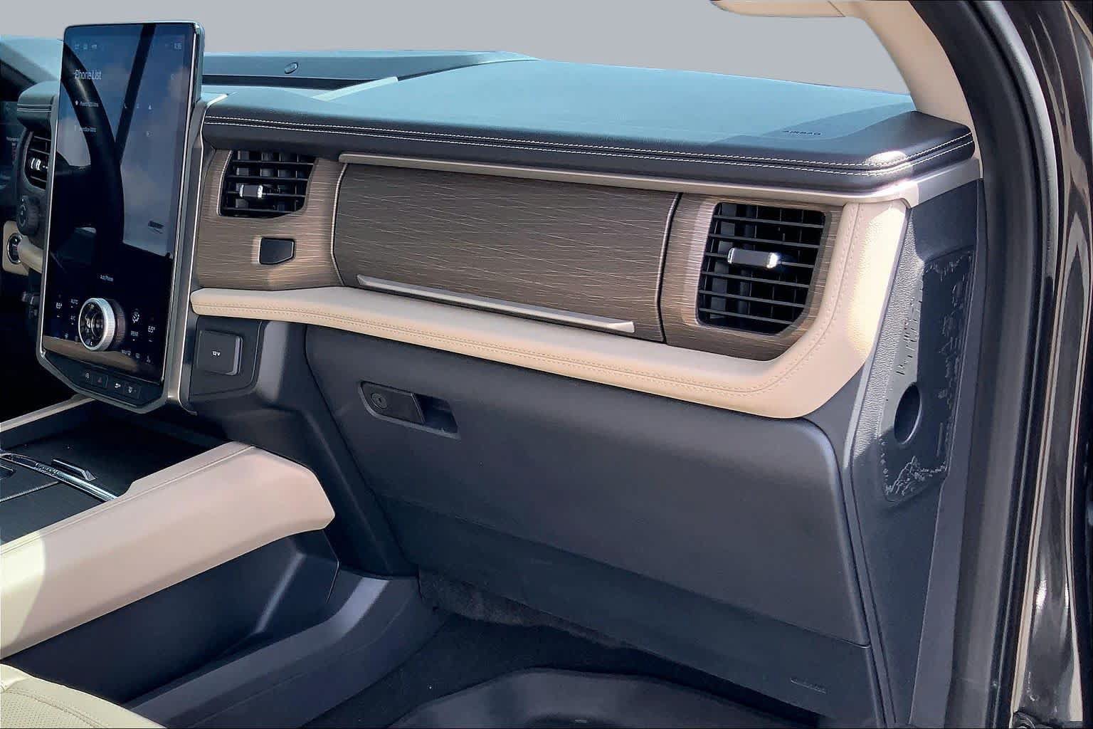 Used 2023 Ford Expedition Limited RWD image 18