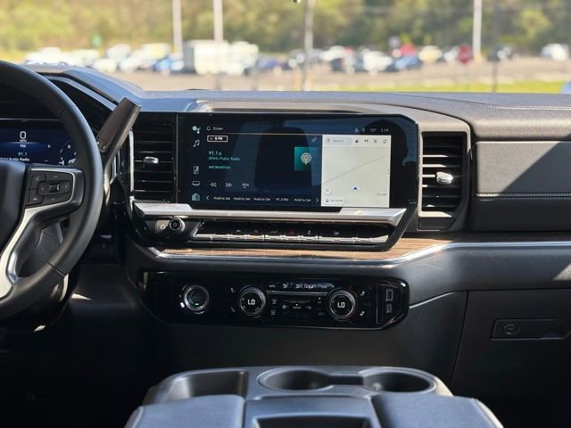 Used 2024 Chevrolet Silverado 1500 LT AWD/4WD image 33