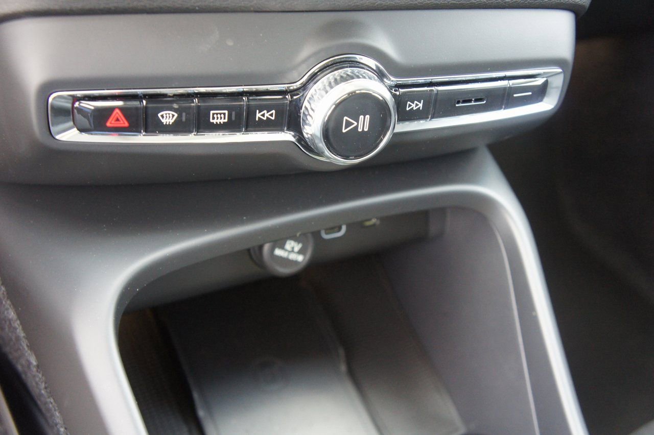 New 2026 Volvo XC40 B5 Plus w/ Protection Package Premier image 15