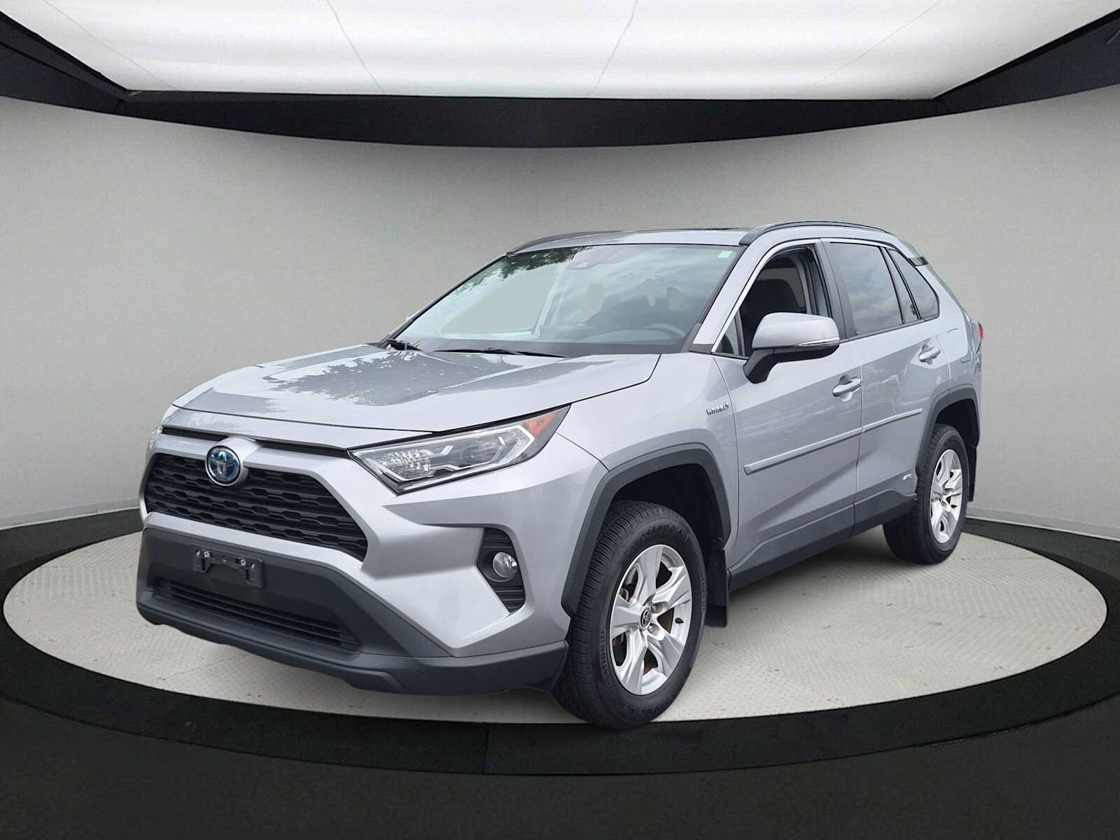 Used 2021 Toyota RAV4 XLE w/ Convenience Package AWD/4WD image 4