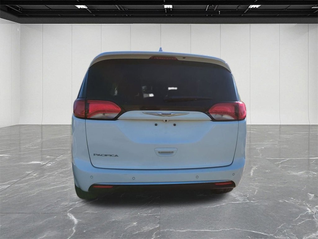 Used 2020 Chrysler Pacifica Touring-L image 5