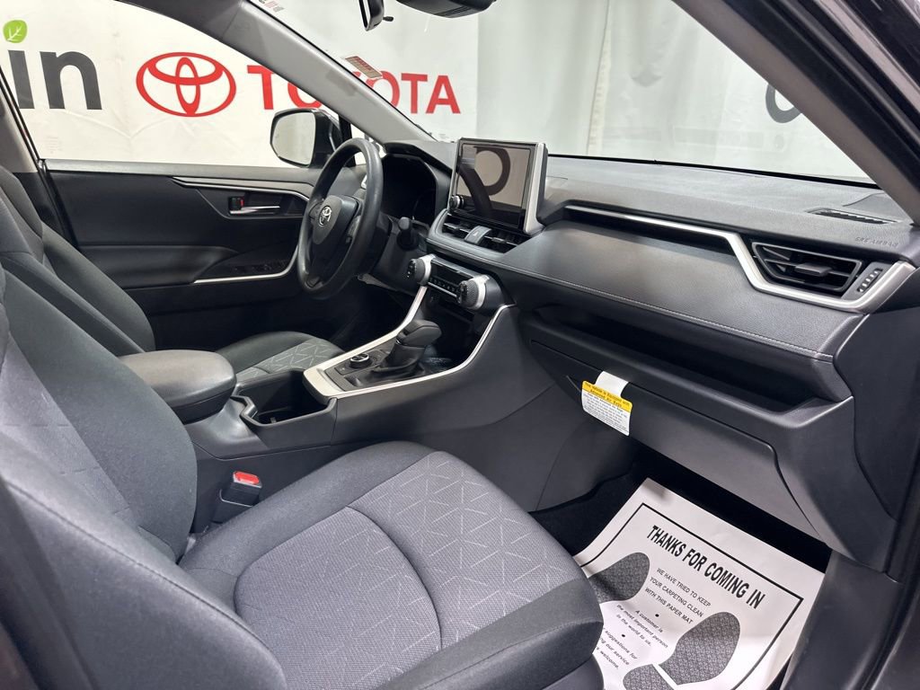 Used 2025 Toyota RAV4 XLE image 9