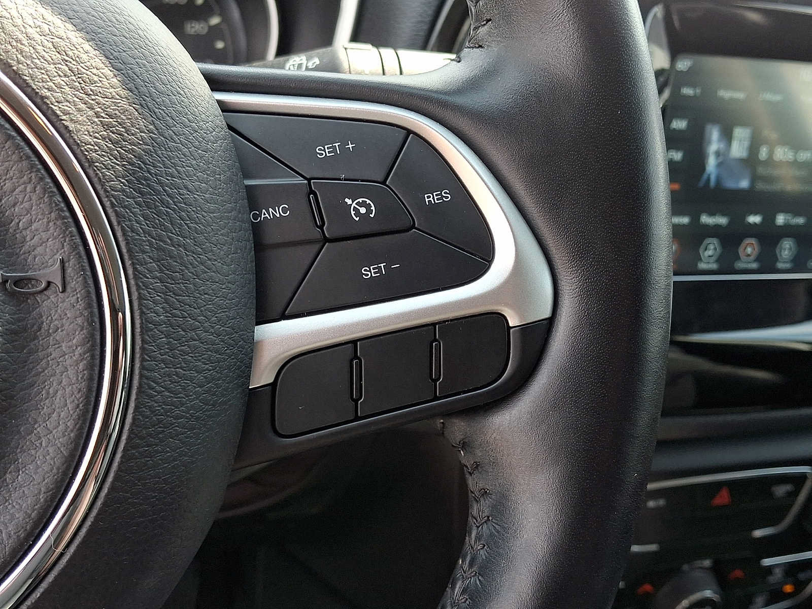 Used 2021 Jeep Compass Latitude AWD/4WD image 21