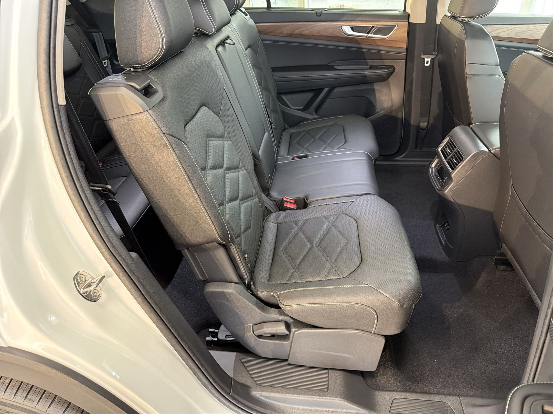 New 2026 Volkswagen Atlas SE FWD image 29