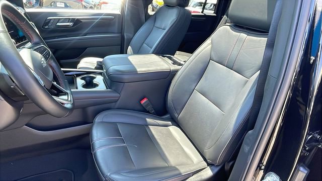 Used 2025 Chevrolet Suburban RST w/ Comfort Package AWD/4WD image 11