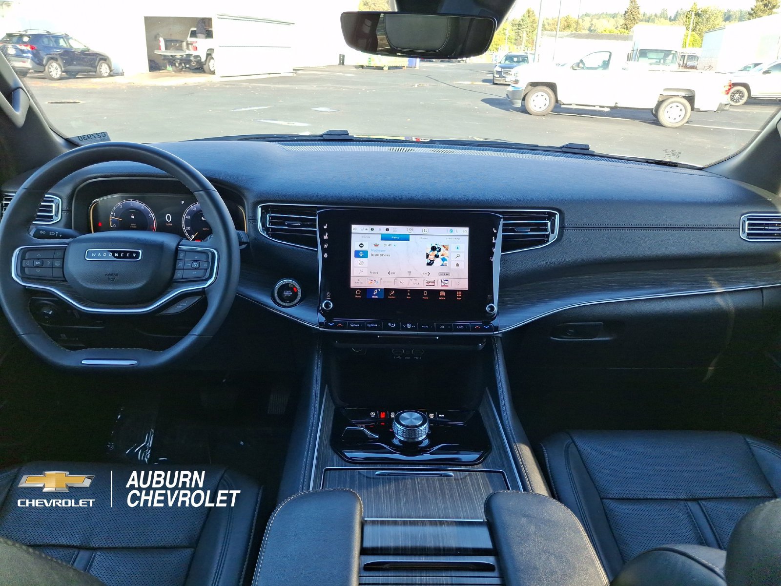 Used 2024 Jeep Wagoneer L Series II AWD/4WD image 9