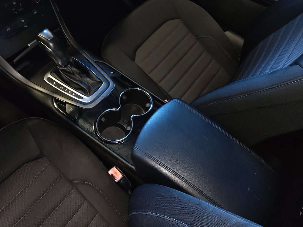 Used 2016 Ford Edge SE image 26