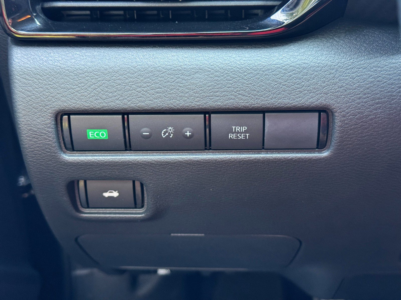 Used 2025 Nissan Sentra SV FWD image 16
