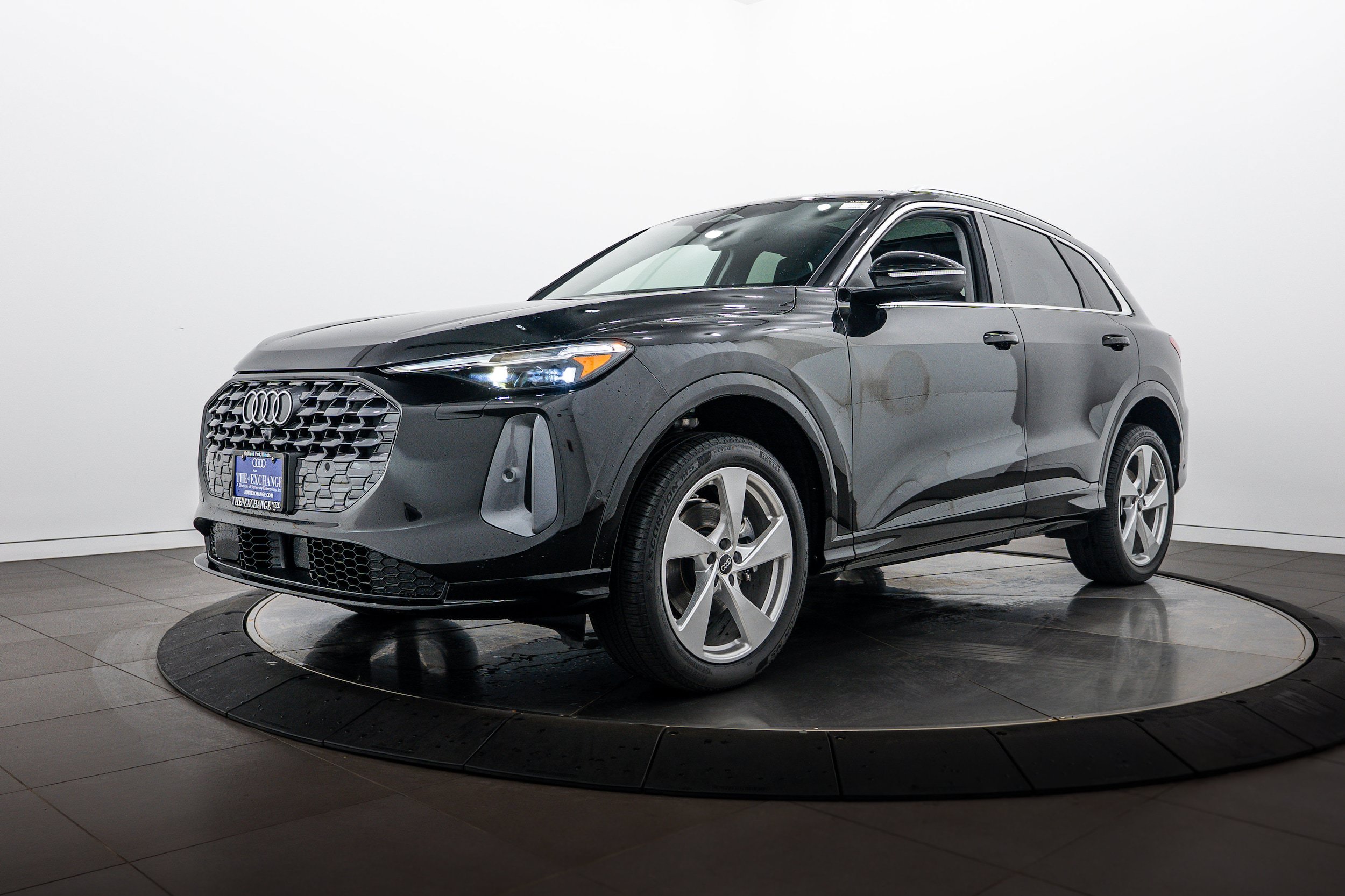 Used 2025 Audi Q5 Premium w/ Premium Plus AWD/4WD image 6