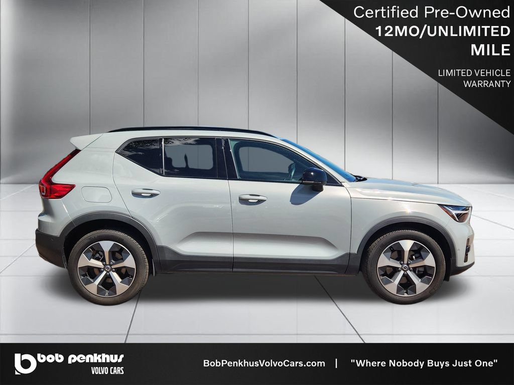 Used 2025 Volvo XC40 B5 Plus AWD/4WD image 24