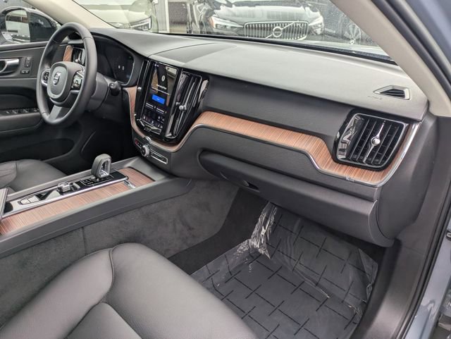 Certified 2023 Volvo XC60 B5 Plus w/ Protection Package Premier AWD/4WD image 31