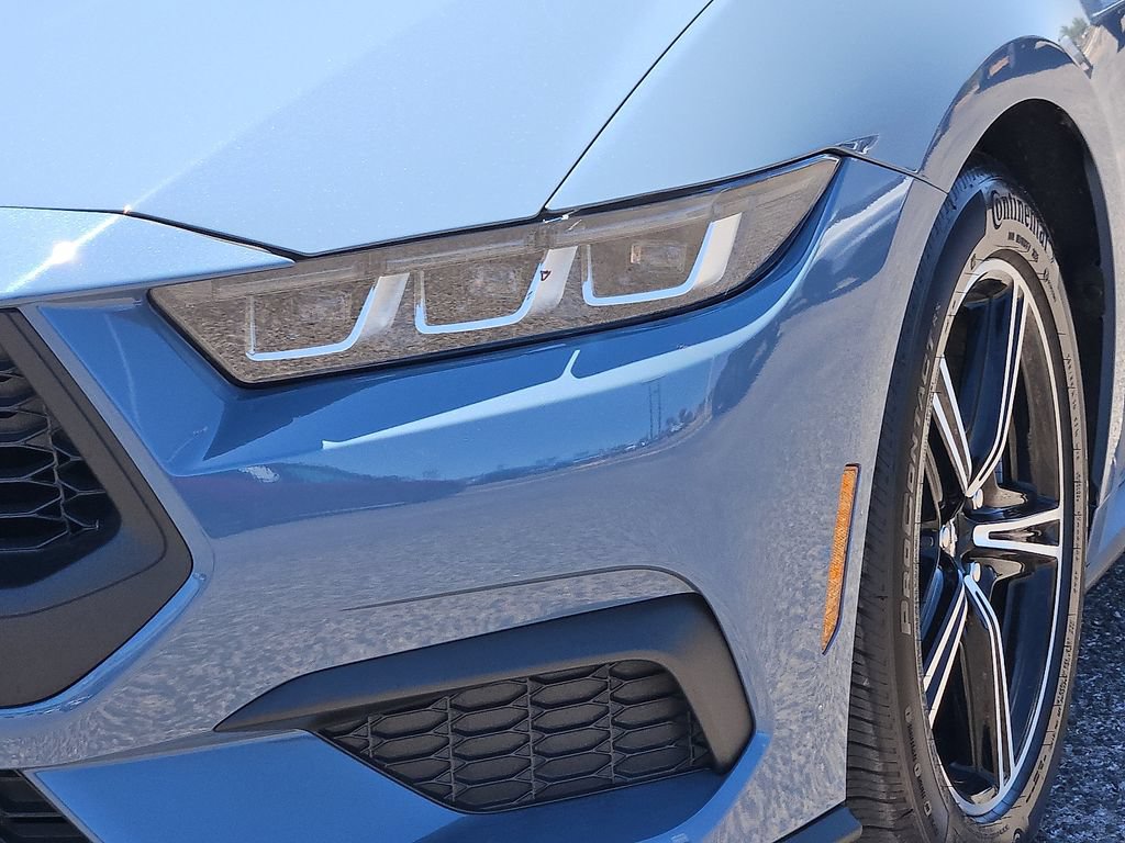 Used 2025 Ford Mustang Coupe RWD image 7