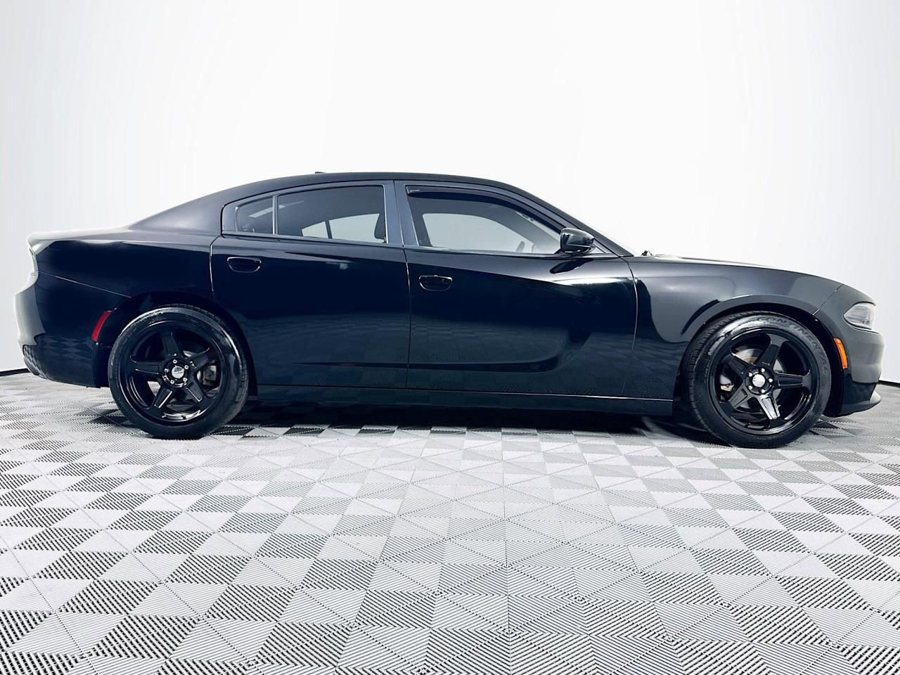 Used 2016 Dodge Charger SXT RWD image 28