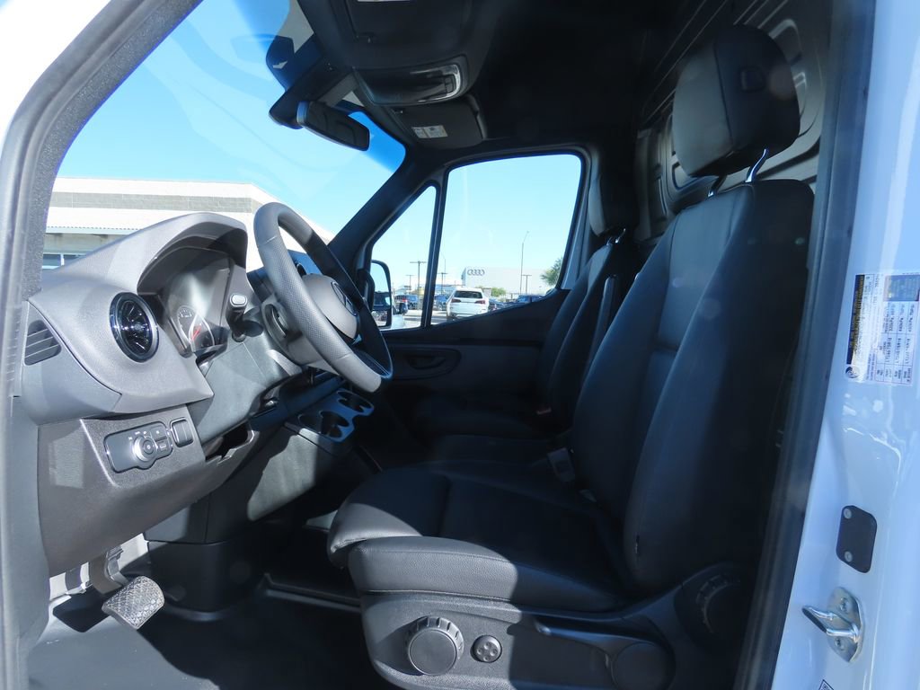 Used 2025 Mercedes-Benz Sprinter 2500 image 19