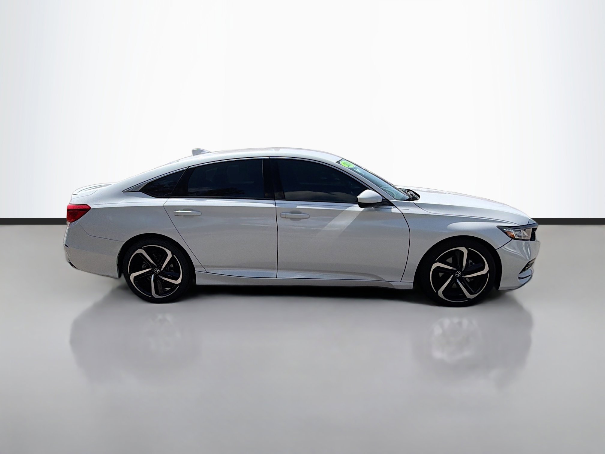 Used 2018 Honda Accord Sport image 2