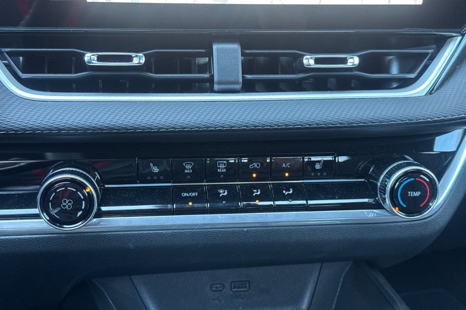 Used 2026 Chevrolet Equinox LT image 32