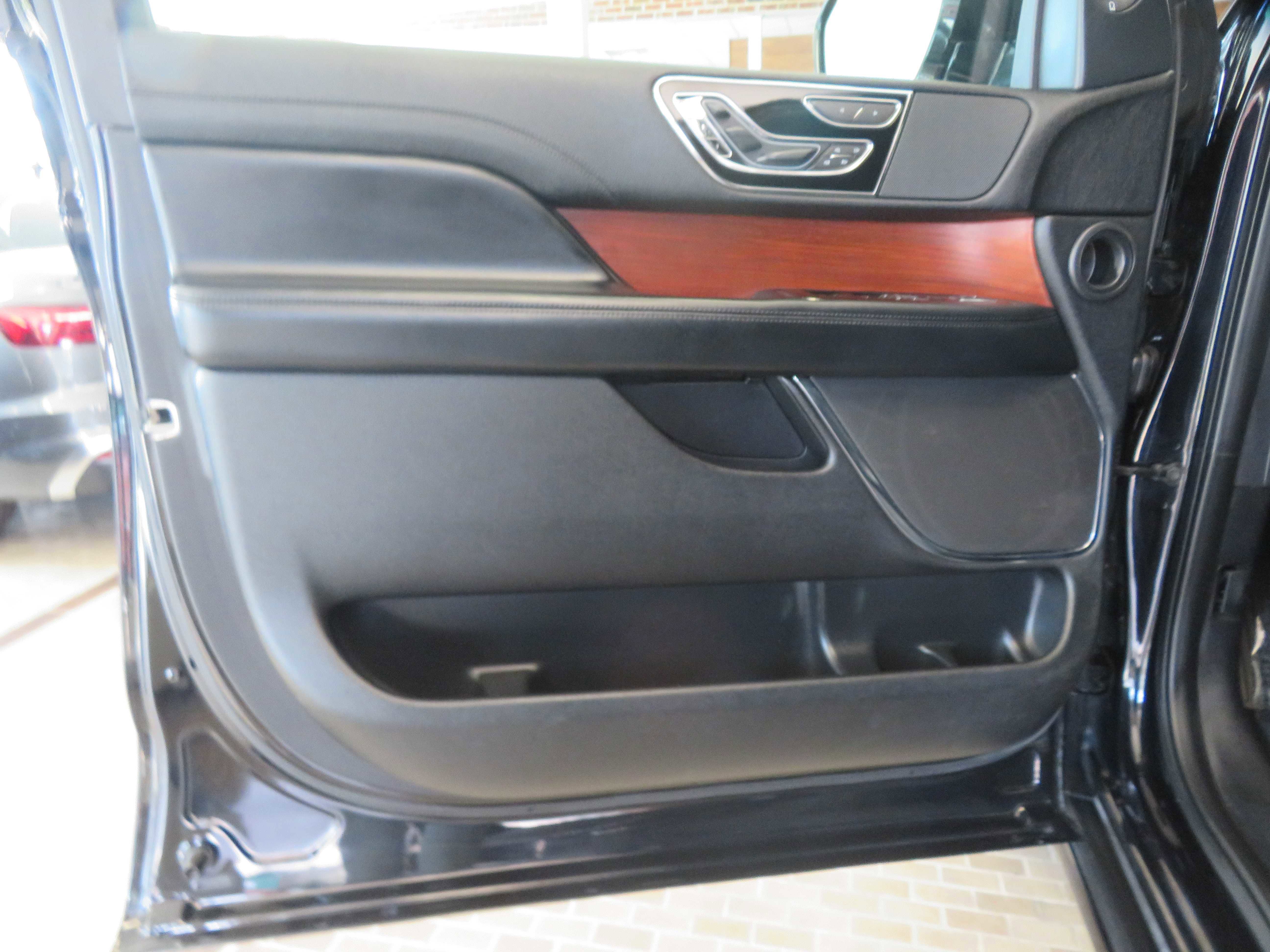 Used 2020 Lincoln Navigator L Reserve image 13