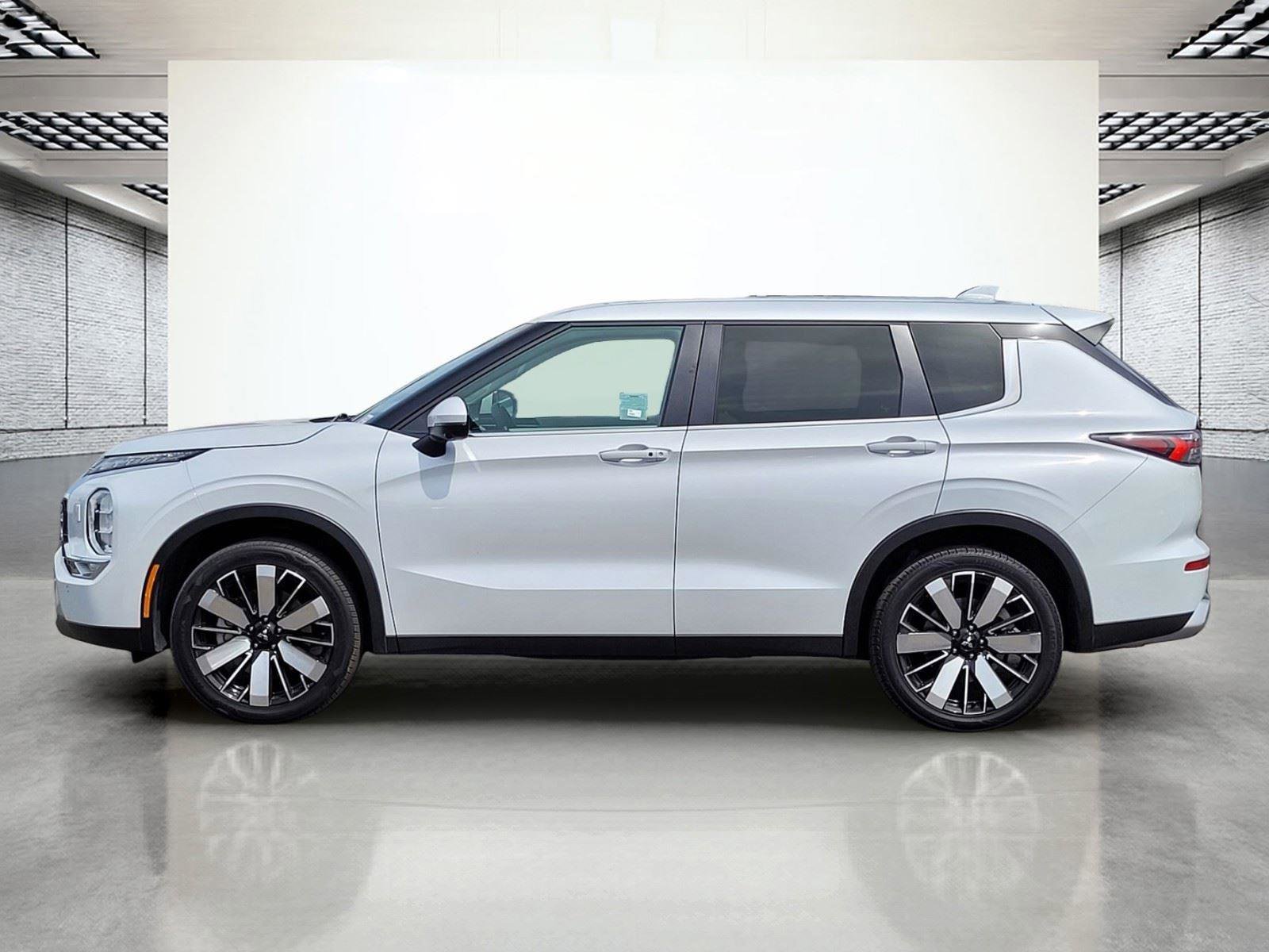 Used 2025 Mitsubishi Outlander SE AWD/4WD image 10