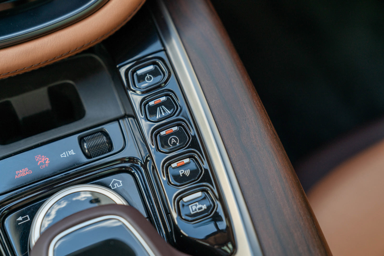 Used 2021 Aston Martin DBX image 27