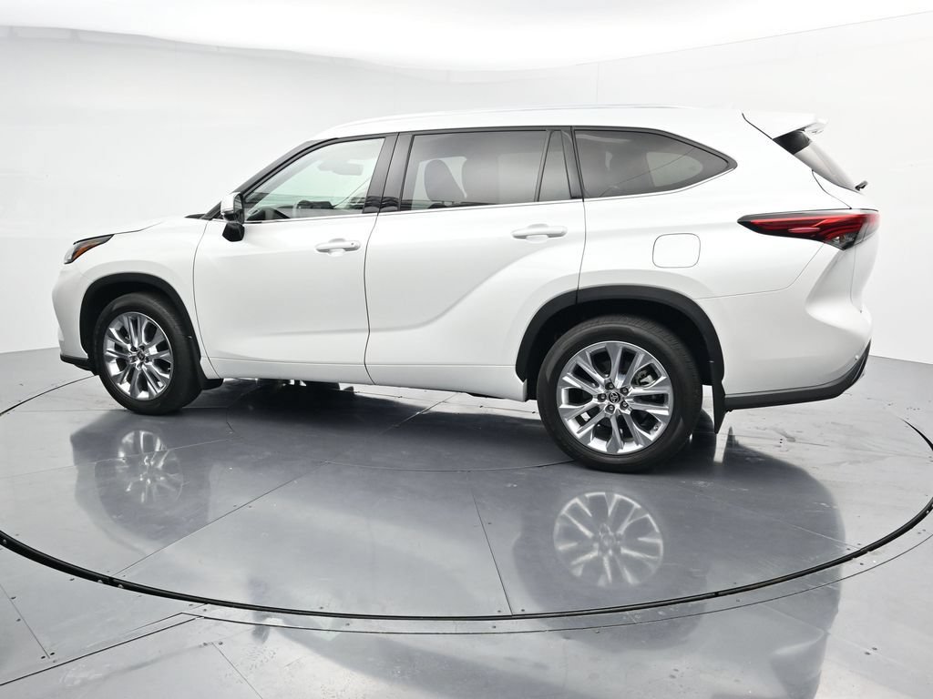 Used 2022 Toyota Highlander Limited AWD/4WD image 5