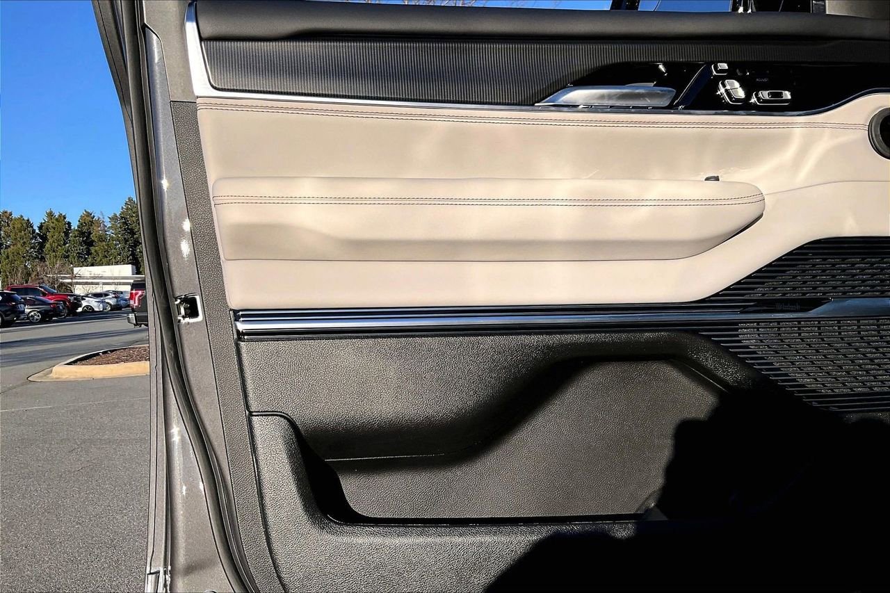 New 2026 Jeep Grand Wagoneer Summit image 28