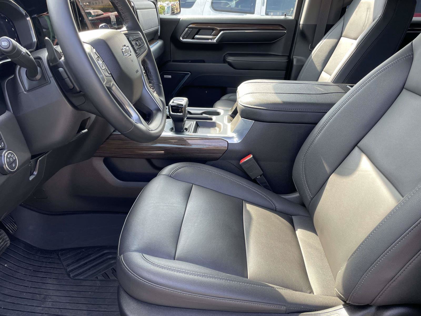 Used 2023 Chevrolet Silverado 1500 LT Trail Boss w/ LT Trail Boss Premium Package AWD/4WD image 13
