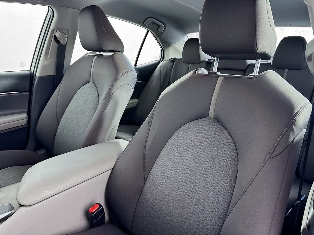 Used 2021 Toyota Camry LE image 25