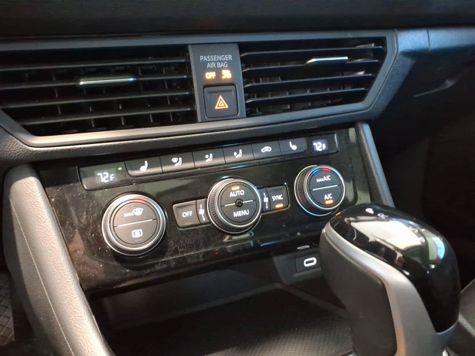 Used 2023 Volkswagen Jetta SE w/ Panoramic Sunroof Package FWD image 21