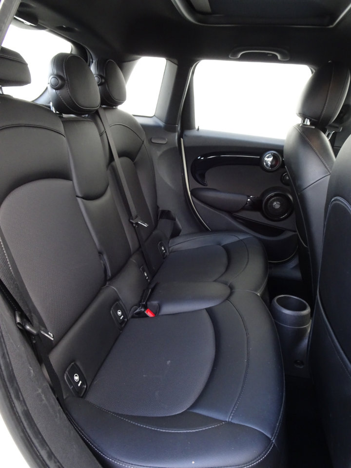 Used 2016 MINI Cooper 4-Door Hardtop image 13