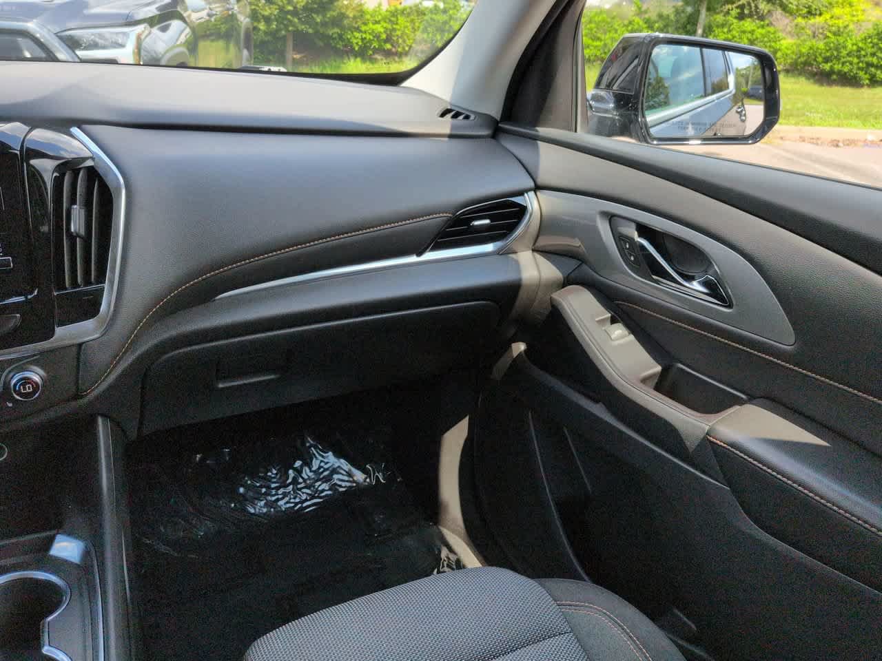 Used 2019 Chevrolet Traverse LT FWD image 17