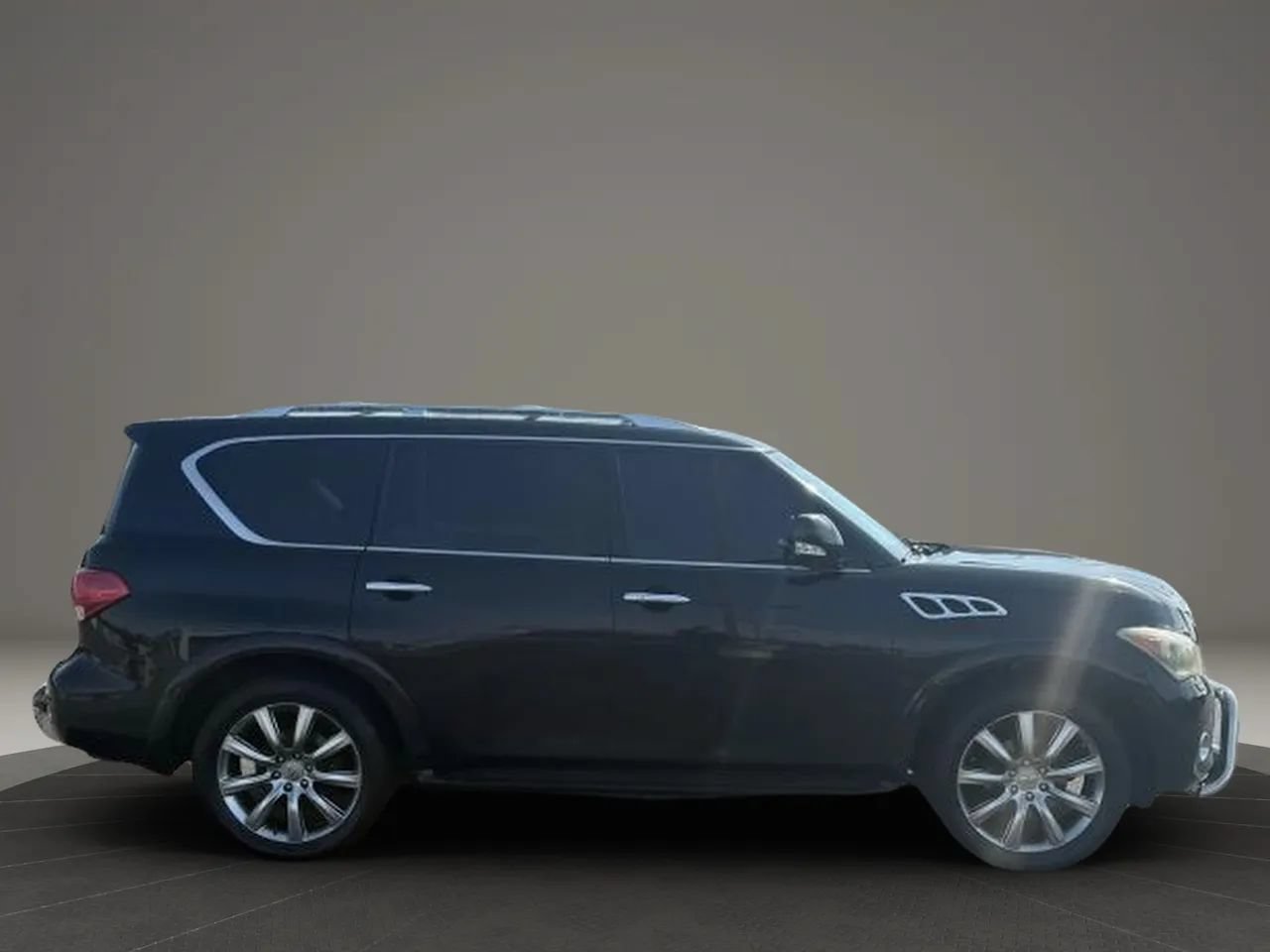 Used 2012 INFINITI QX56 4WD w/ Deluxe Touring Pkg image 5