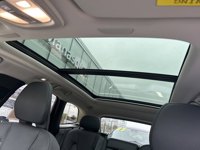 Certified 2025 Volvo XC60 B5 Plus image 27