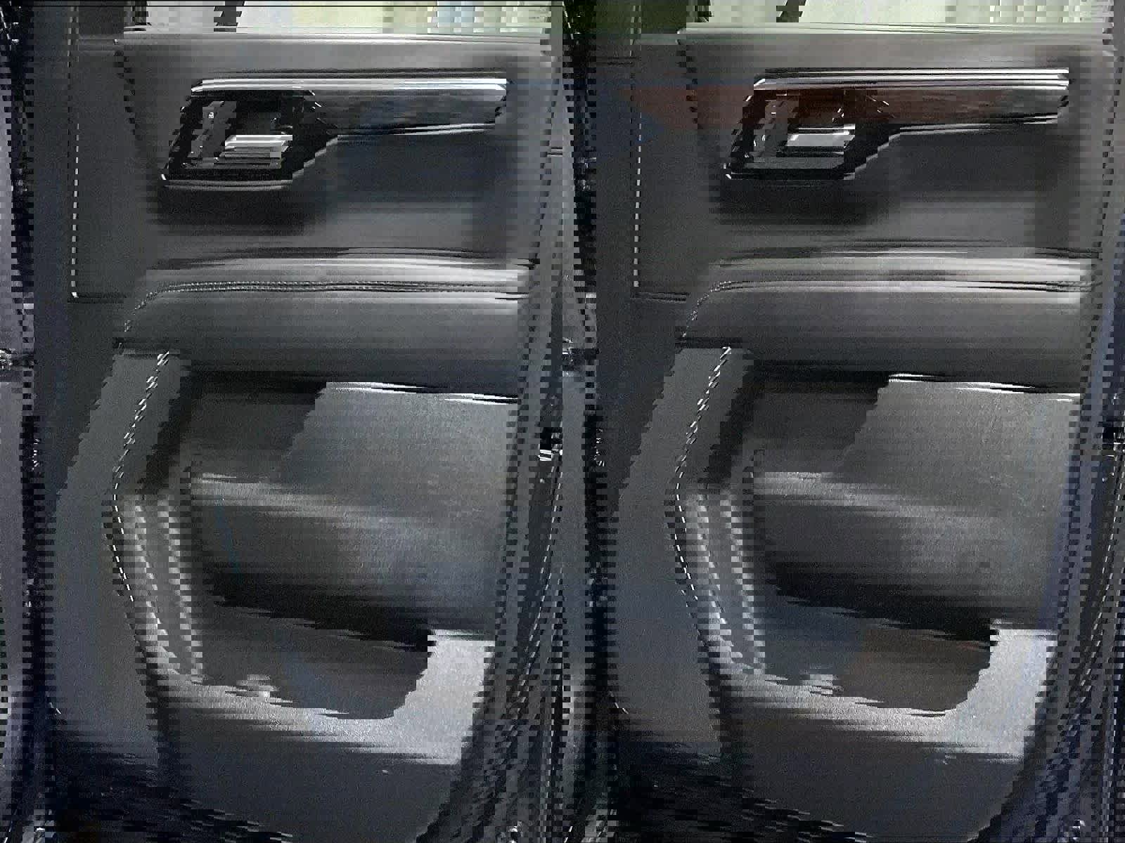 Used 2025 Chevrolet Tahoe Z71 image 12