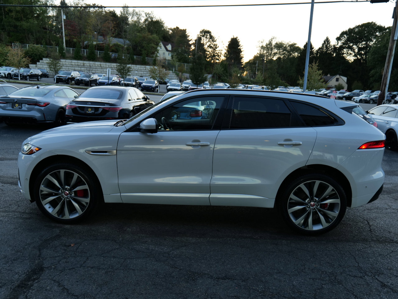 Used 2019 Jaguar F-PACE S image 8