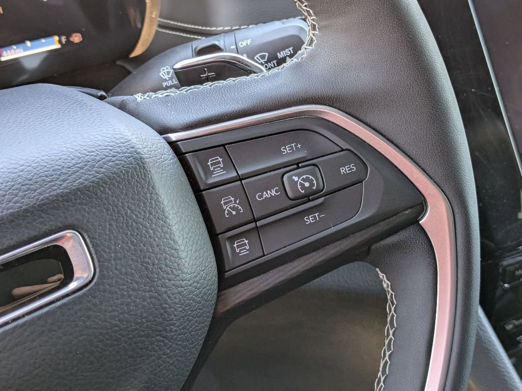 Used 2025 Jeep Grand Cherokee Altitude image 19