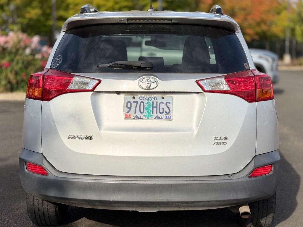 Used 2015 Toyota RAV4 XLE AWD/4WD image 4