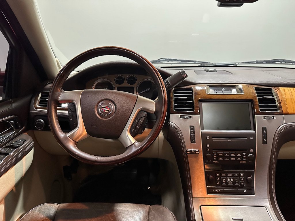 Used 2010 Cadillac Escalade Platinum AWD/4WD image 19