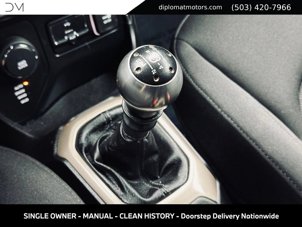 Used 2015 Jeep Renegade Latitude w/ Cold Weather Group II AWD/4WD image 2