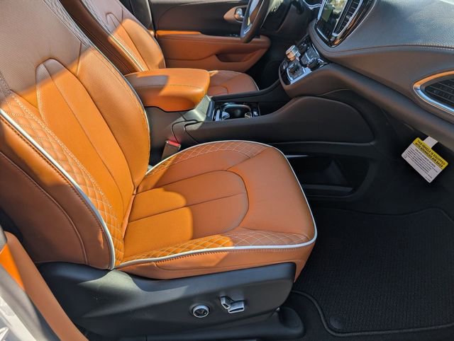 New 2026 Chrysler Pacifica Pinnacle image 33