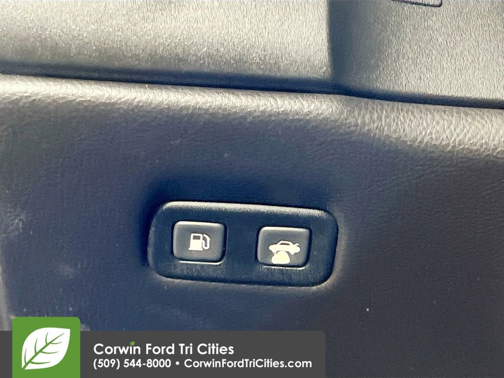 Used 2005 Chevrolet Corvette Convertible w/ Preferred Equipment Group image 17