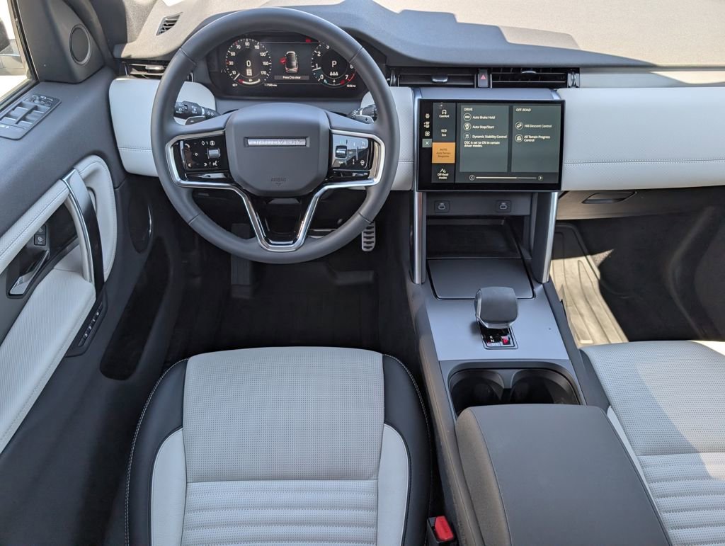 Used 2025 Land Rover Discovery Sport Dynamic SE image 11
