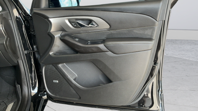 Used 2023 Chevrolet Traverse Premier FWD image 23