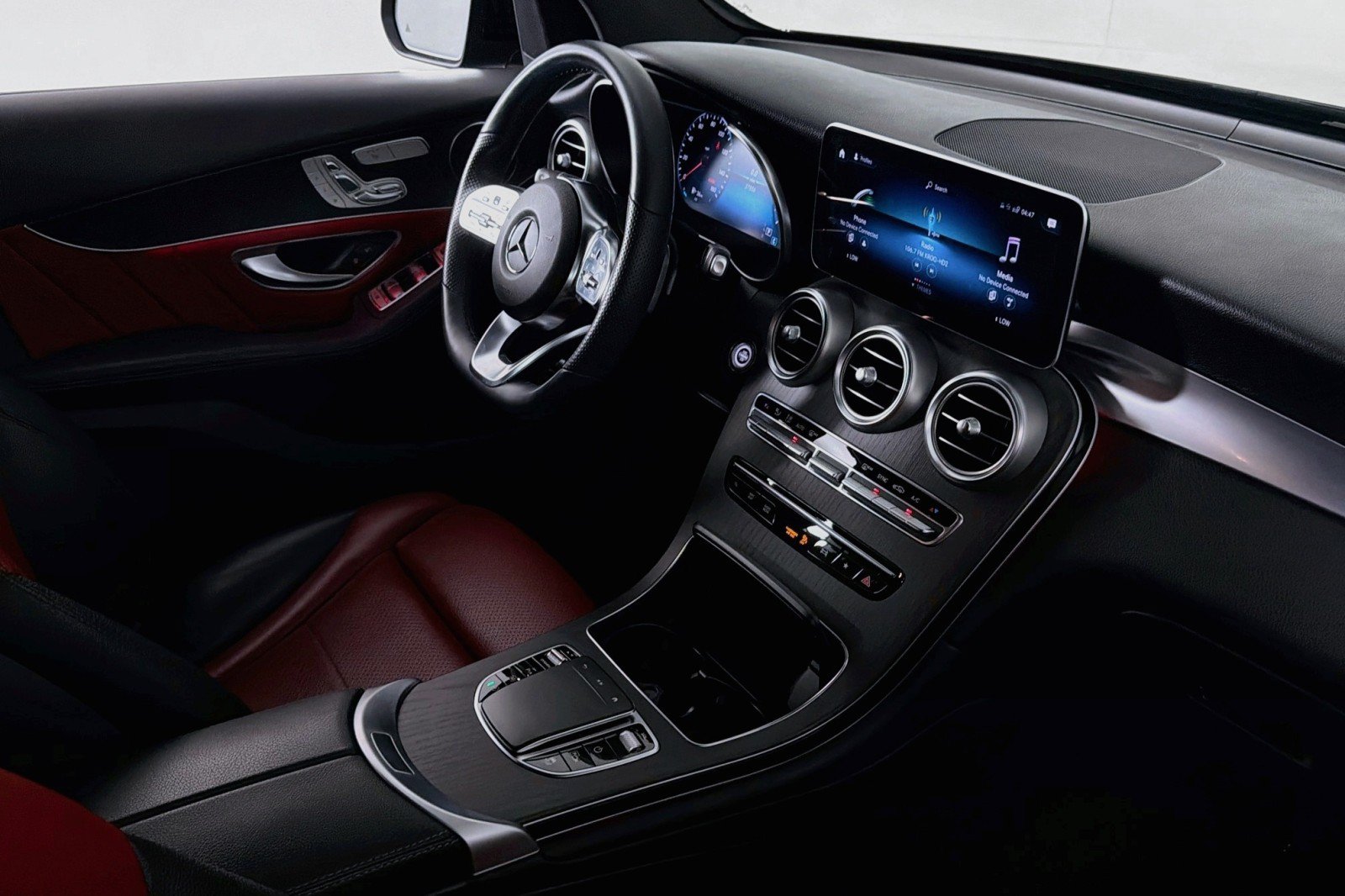 Certified 2022 Mercedes-Benz GLC 300 4MATIC w/ AMG Line image 17