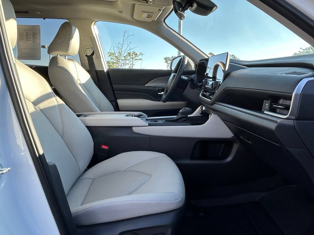 Used 2026 Toyota Grand Highlander AWD image 32