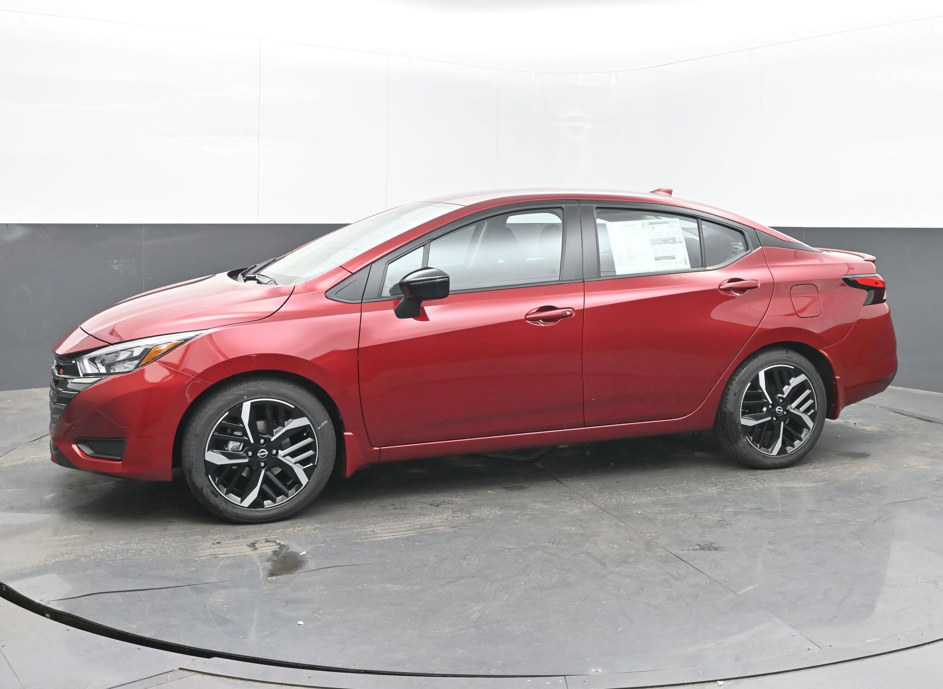 New 2025 Nissan Versa SR w/ Trunk Package image 4