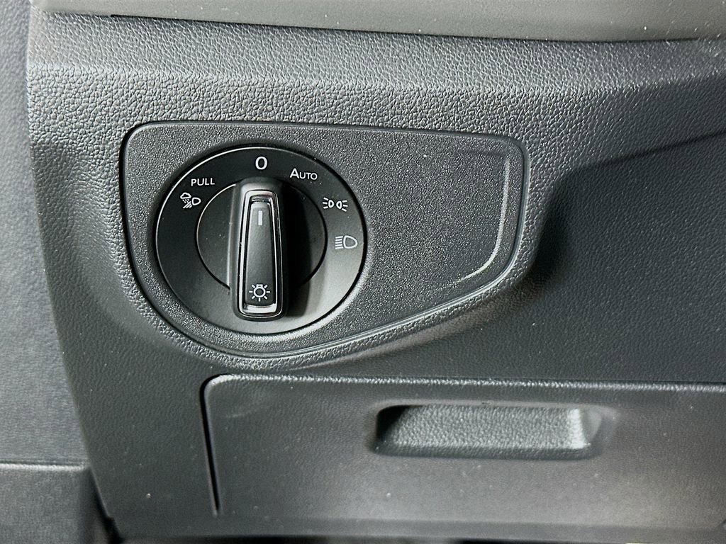 Used 2021 Volkswagen Atlas Cross Sport SE image 10