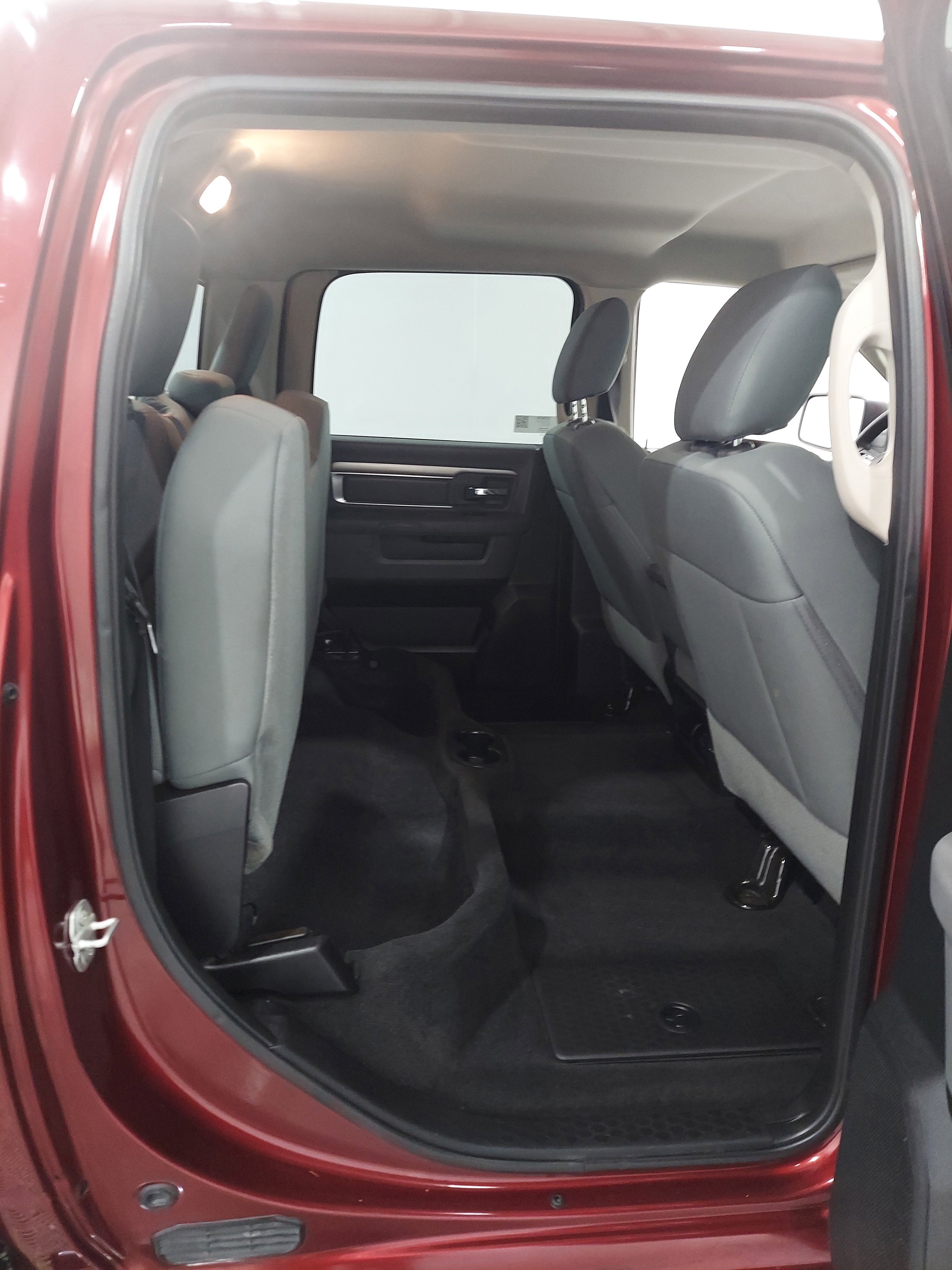 Used 2016 RAM 1500 Classic SLT AWD/4WD image 17