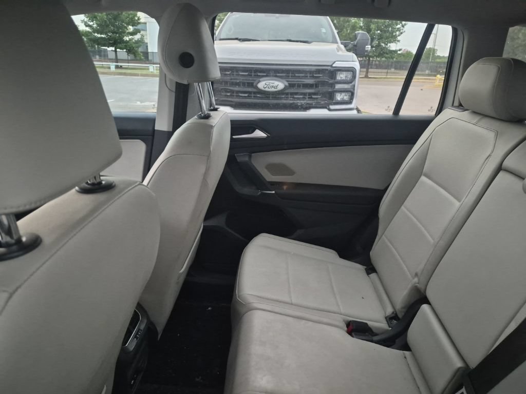 Used 2018 Volkswagen Tiguan SE w/ Panoramic Sunroof Package FWD image 21