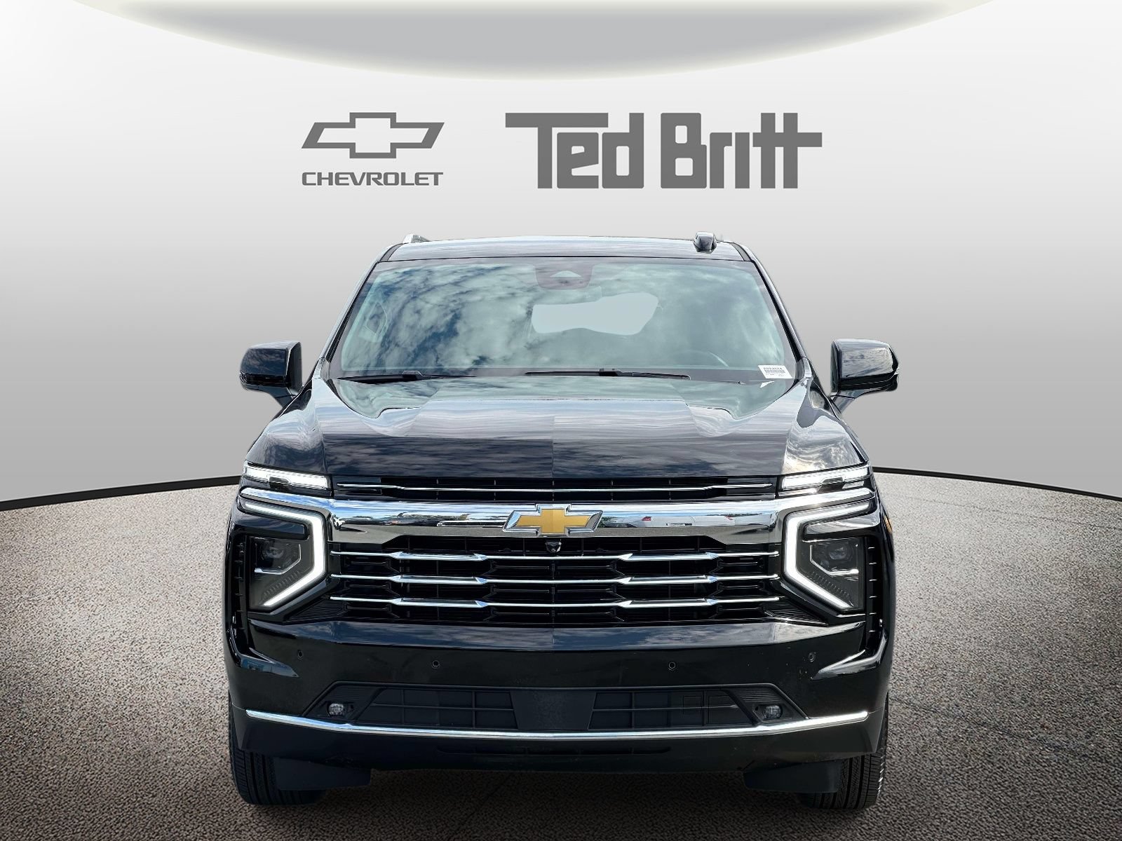Used 2026 Chevrolet Suburban LT w/ Comfort Package AWD/4WD image 2