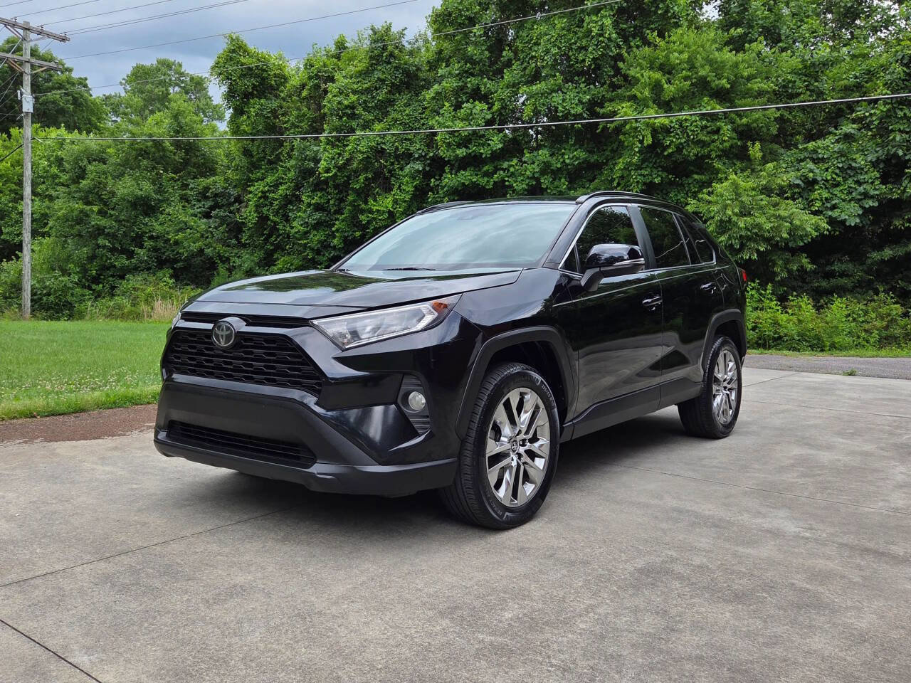 Used 2020 Toyota RAV4 XLE Premium FWD image 1